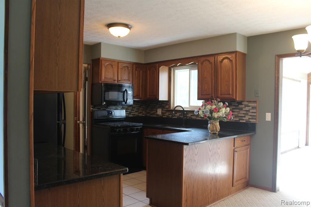 450 S CONKLIN Road, Lake Orion, MI 48362 — Photo 15