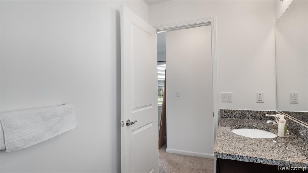 4620 BRADLEY Circle, Troy, MI 48085 — Photo 15