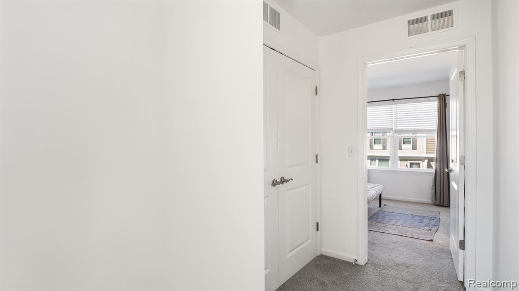 4620 BRADLEY Circle, Troy, MI 48085 — Photo 16