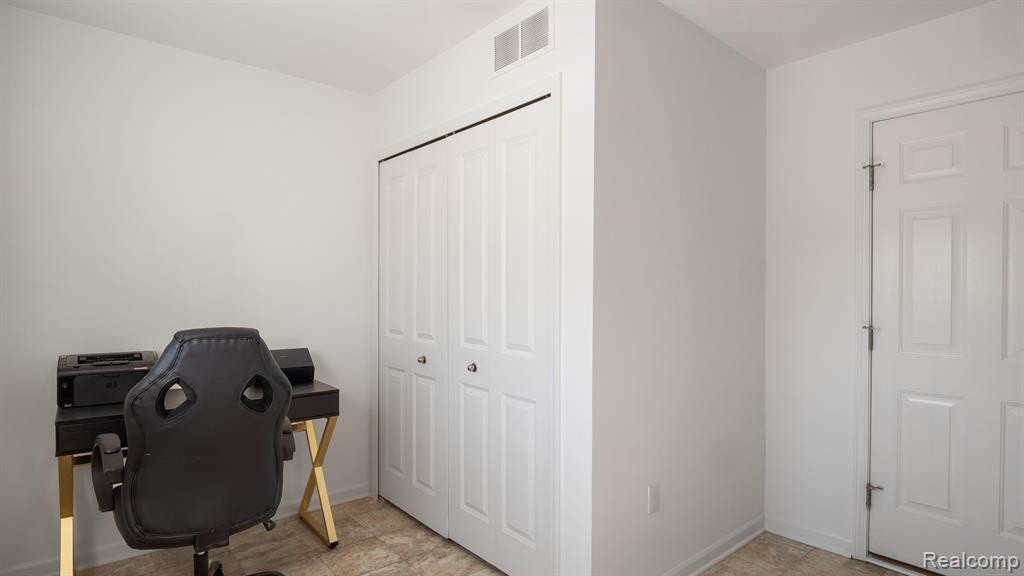4620 BRADLEY Circle, Troy, MI 48085 — Photo 22