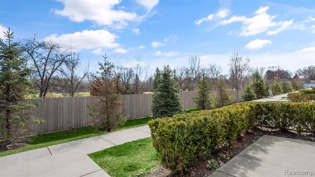 4620 BRADLEY Circle, Troy, MI 48085 — Photo 27