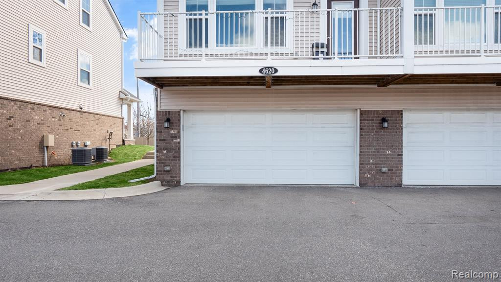 4620 BRADLEY Circle, Troy, MI 48085 — Photo 29