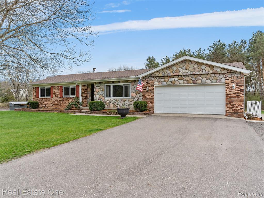 9143 CEDAR LAKE Road, Pinckney, MI 48169 — front exterior
