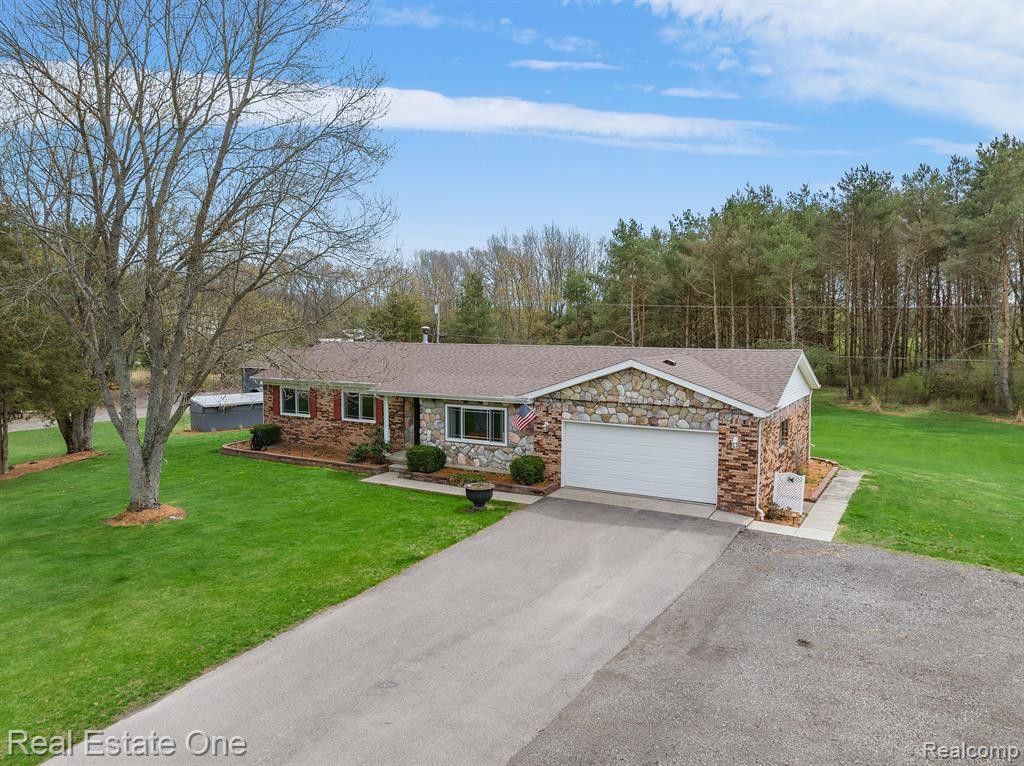 9143 CEDAR LAKE Road, Pinckney, MI 48169 — Photo 2