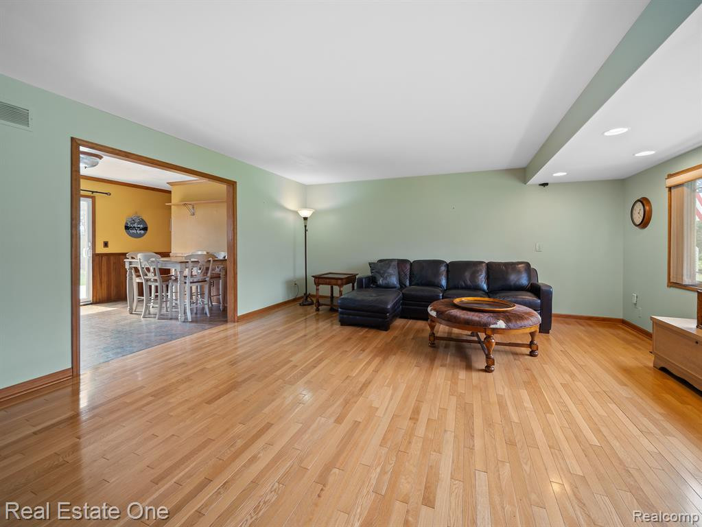 9143 CEDAR LAKE Road, Pinckney, MI 48169 — Photo 5