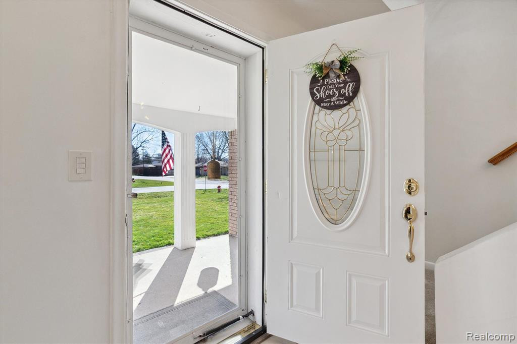 898 LYNNDALE Drive, Rochester Hills, MI 48309 — Photo 4