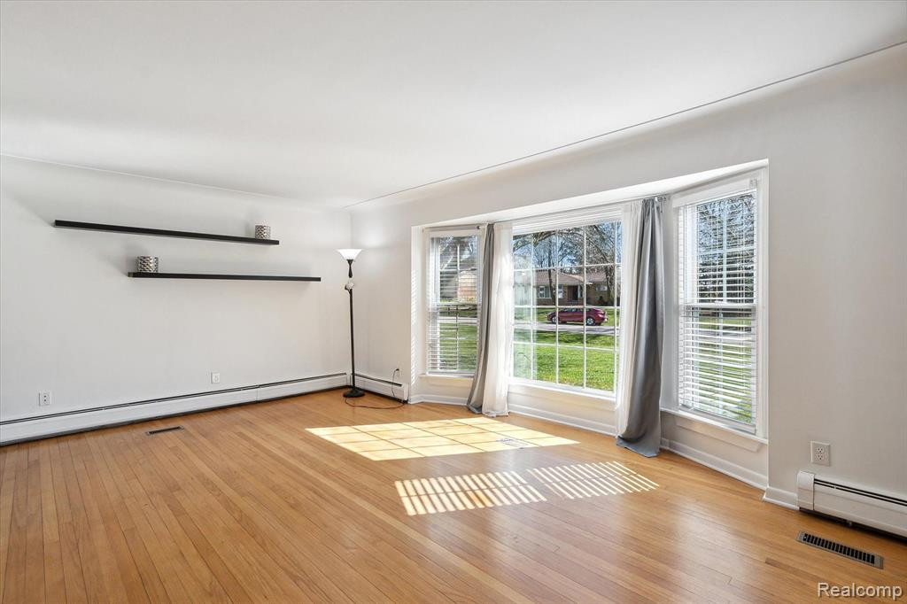 898 LYNNDALE Drive, Rochester Hills, MI 48309 — Photo 7
