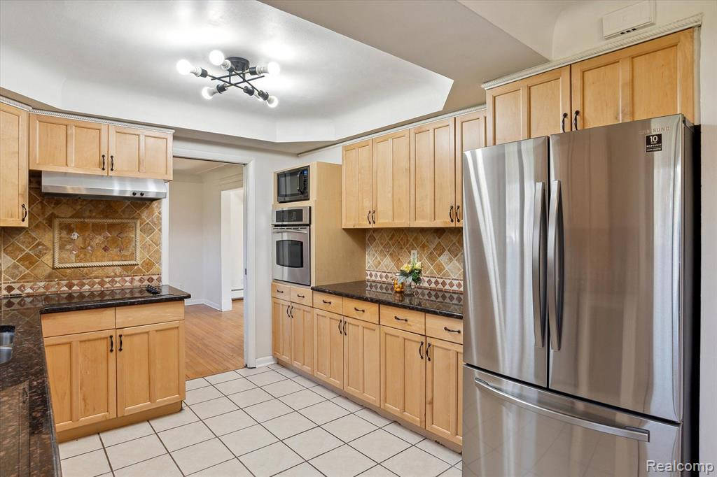 898 LYNNDALE Drive, Rochester Hills, MI 48309 — Photo 14