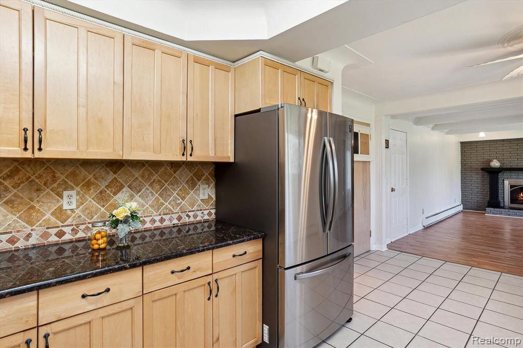 898 LYNNDALE Drive, Rochester Hills, MI 48309 — Photo 15