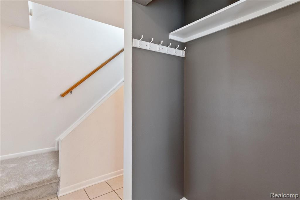 898 LYNNDALE Drive, Rochester Hills, MI 48309 — Photo 21