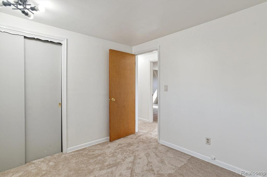898 LYNNDALE Drive, Rochester Hills, MI 48309 — Photo 23