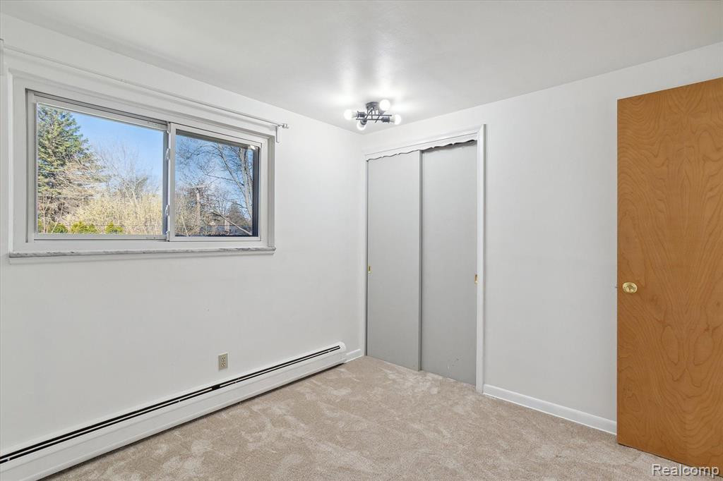 898 LYNNDALE Drive, Rochester Hills, MI 48309 — Photo 24