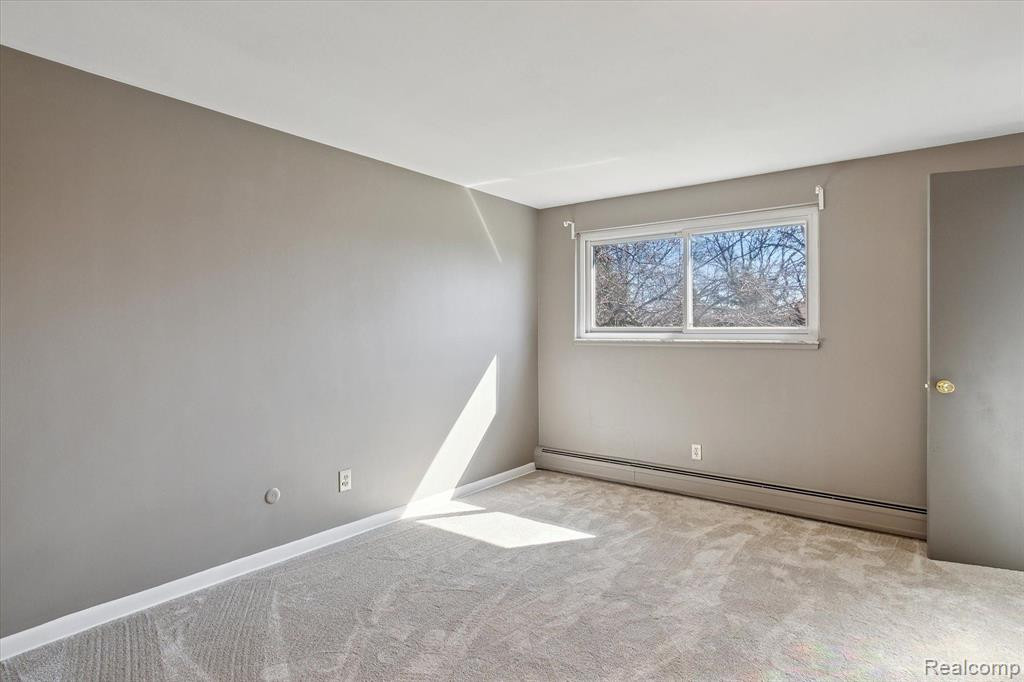 898 LYNNDALE Drive, Rochester Hills, MI 48309 — Photo 25