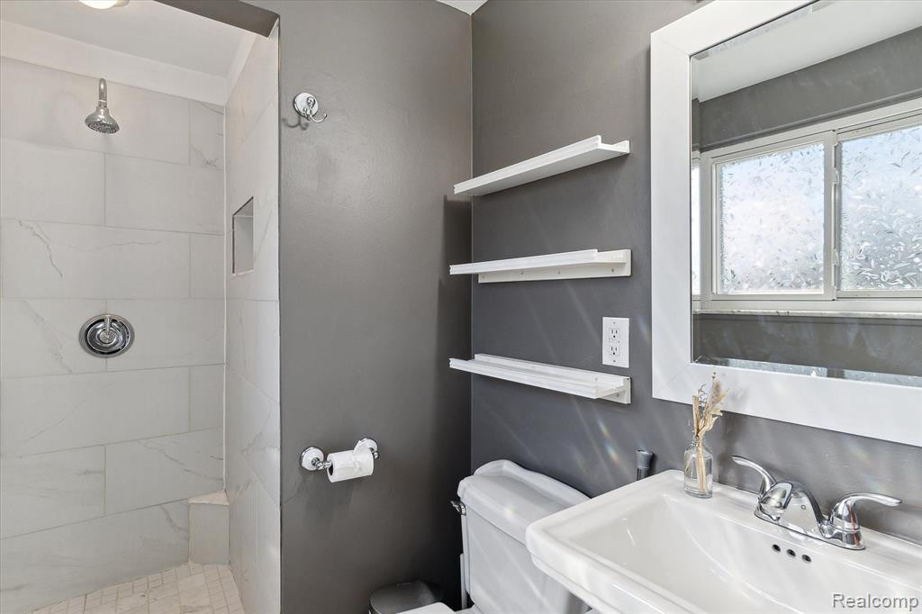 898 LYNNDALE Drive, Rochester Hills, MI 48309 — Photo 28