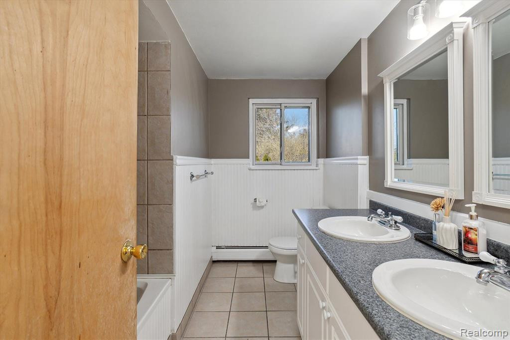 898 LYNNDALE Drive, Rochester Hills, MI 48309 — Photo 29