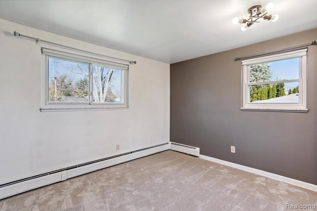 898 LYNNDALE Drive, Rochester Hills, MI 48309 — Photo 31