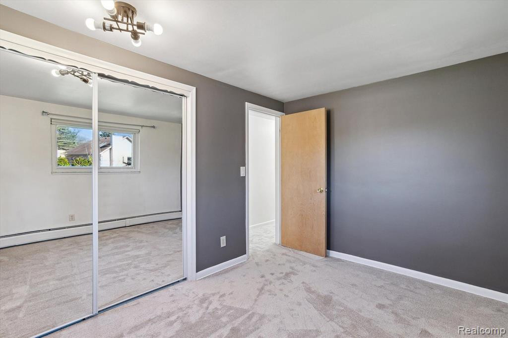 898 LYNNDALE Drive, Rochester Hills, MI 48309 — Photo 33