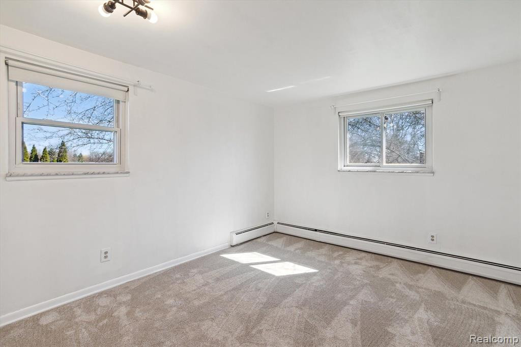 898 LYNNDALE Drive, Rochester Hills, MI 48309 — Photo 34