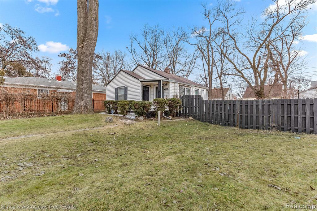 7512 HAZELTON Street, Dearborn Heights, MI 48127 — Photo 2
