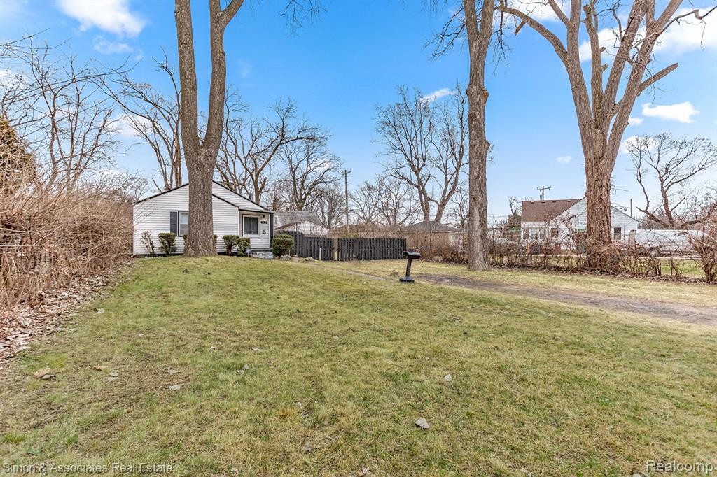 7512 HAZELTON Street, Dearborn Heights, MI 48127 — Photo 3