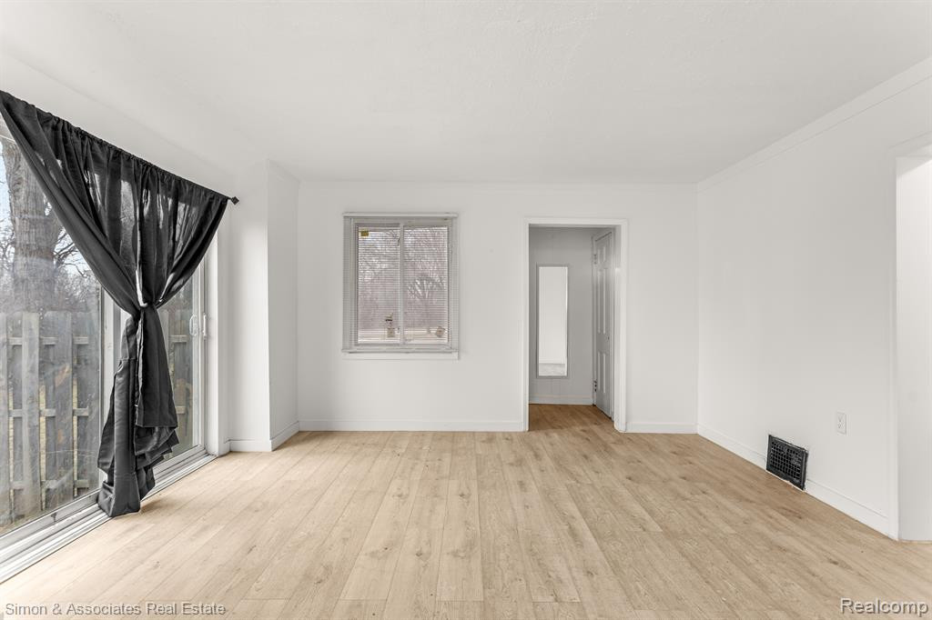 7512 HAZELTON Street, Dearborn Heights, MI 48127 — Photo 5