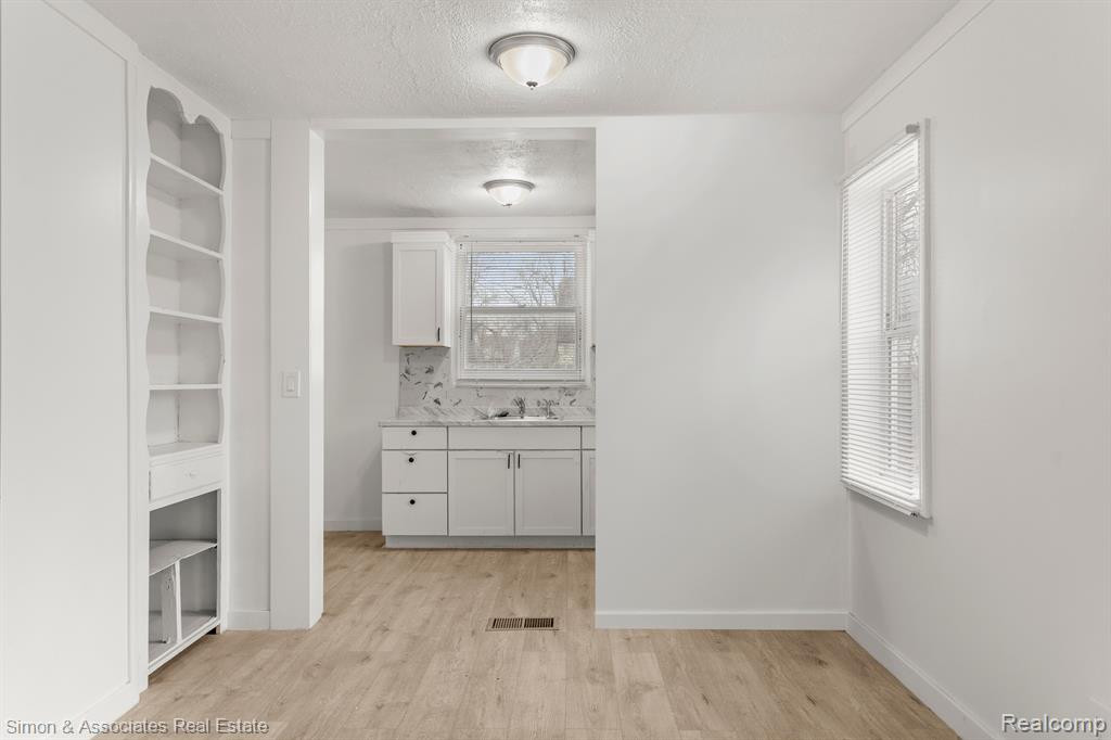 7512 HAZELTON Street, Dearborn Heights, MI 48127 — Photo 6