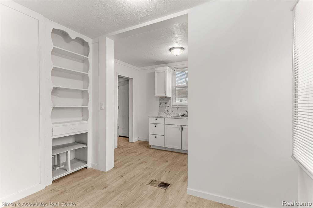 7512 HAZELTON Street, Dearborn Heights, MI 48127 — Photo 9