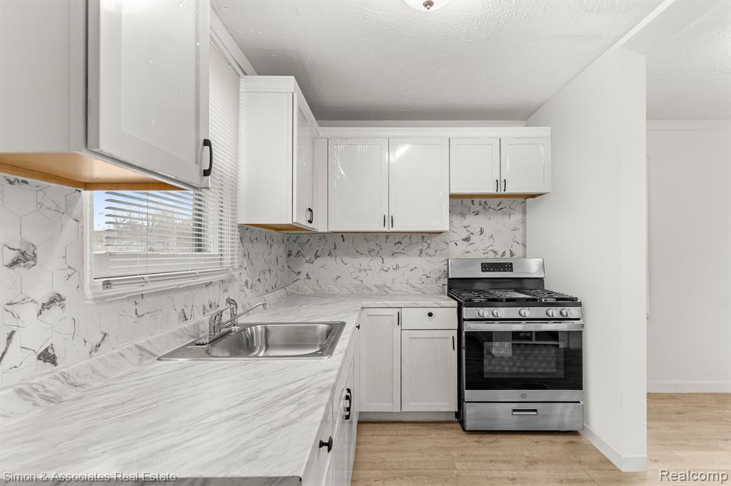 7512 HAZELTON Street, Dearborn Heights, MI 48127 — Photo 11