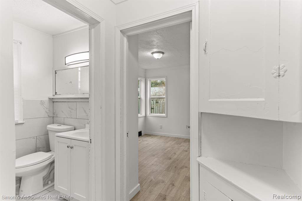 7512 HAZELTON Street, Dearborn Heights, MI 48127 — Photo 12