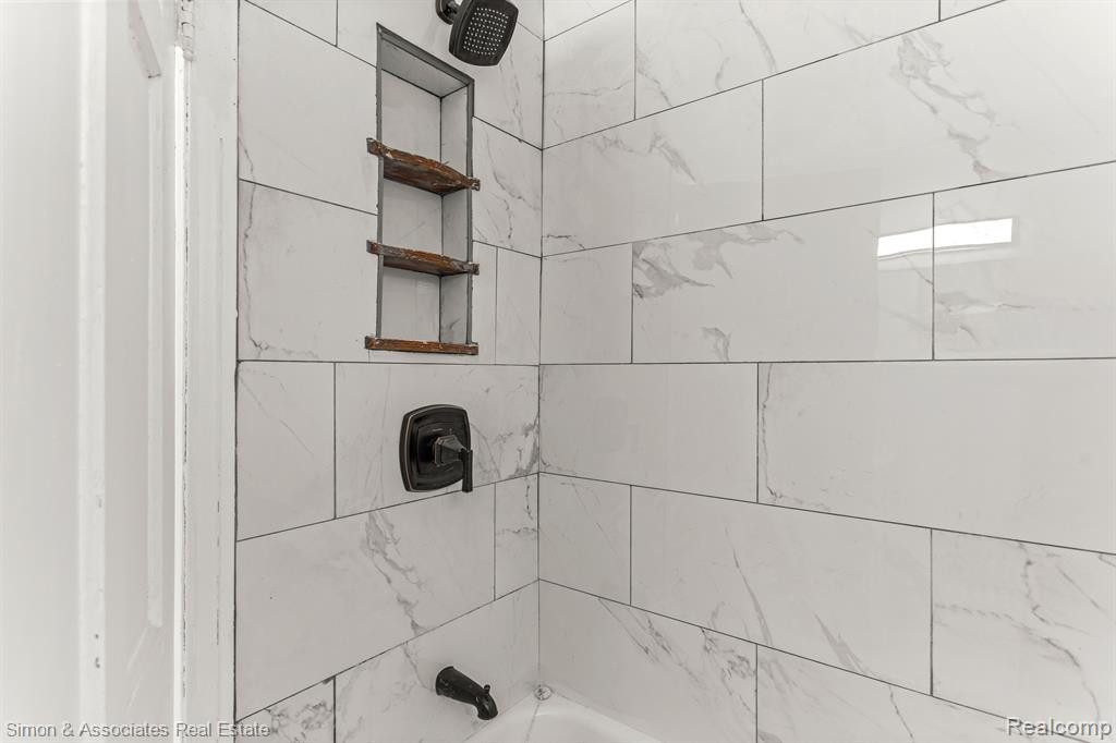 7512 HAZELTON Street, Dearborn Heights, MI 48127 — Photo 15