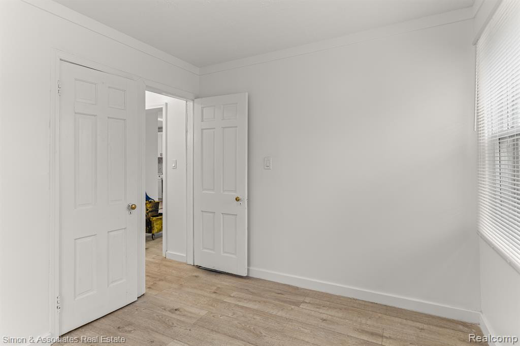 7512 HAZELTON Street, Dearborn Heights, MI 48127 — Photo 17