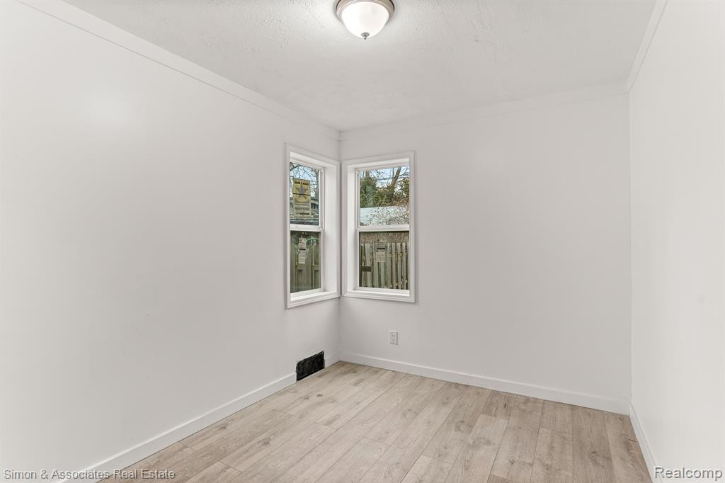 7512 HAZELTON Street, Dearborn Heights, MI 48127 — Photo 18