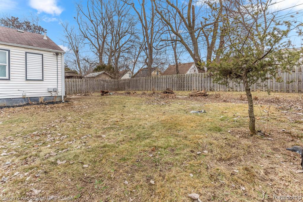7512 HAZELTON Street, Dearborn Heights, MI 48127 — Photo 25