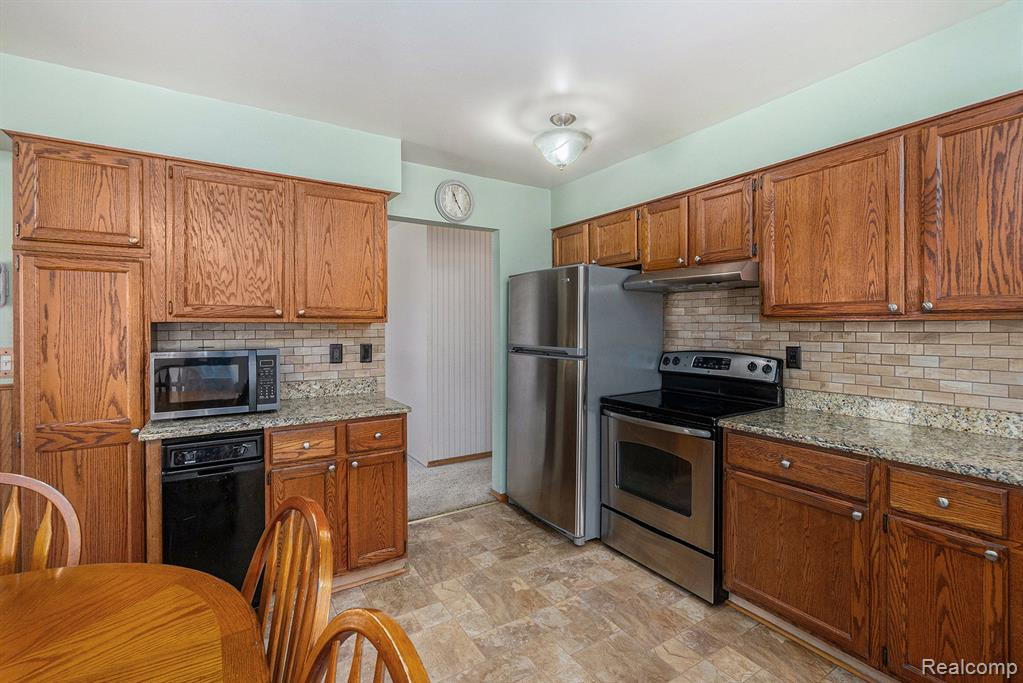 6338 GLASTONBURY Street, Westland, MI — Photo 9