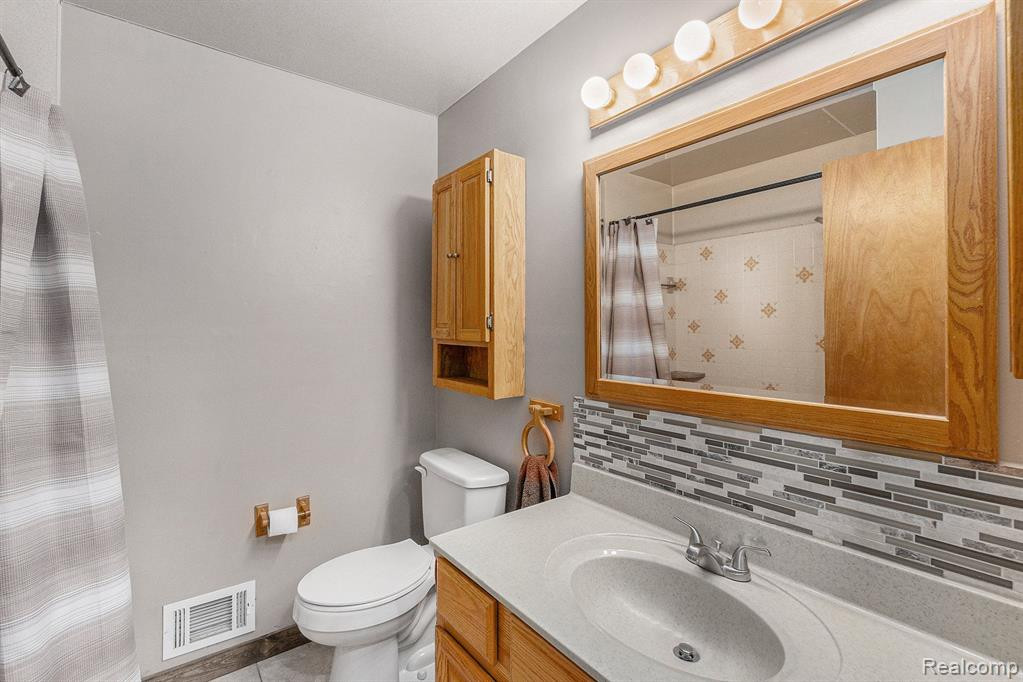 6338 GLASTONBURY Street, Westland, MI — Photo 13