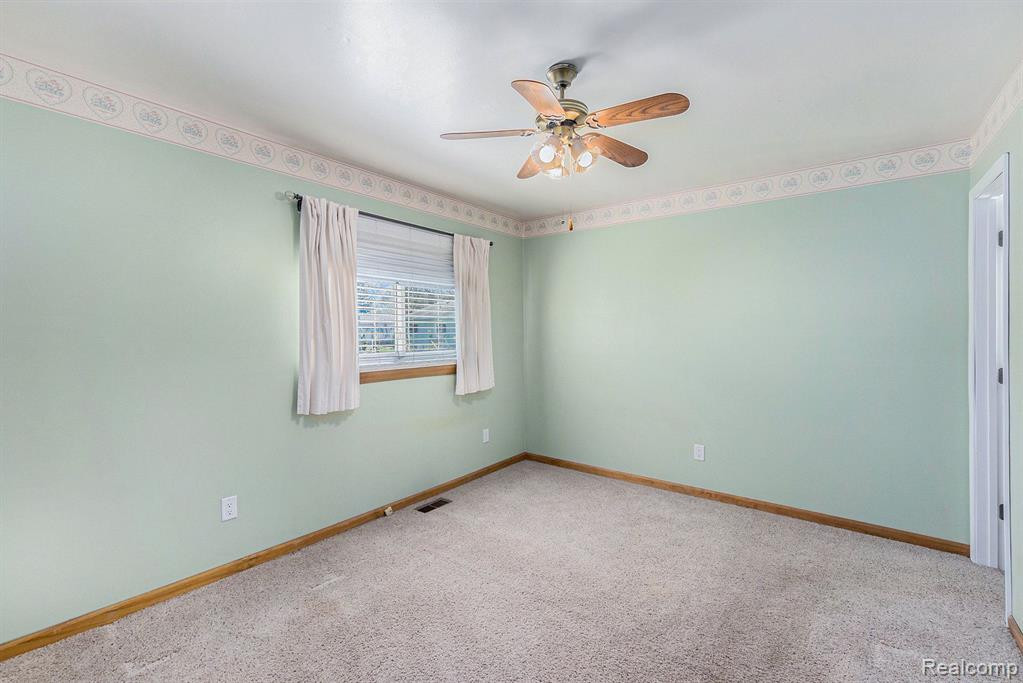 6338 GLASTONBURY Street, Westland, MI — Photo 16