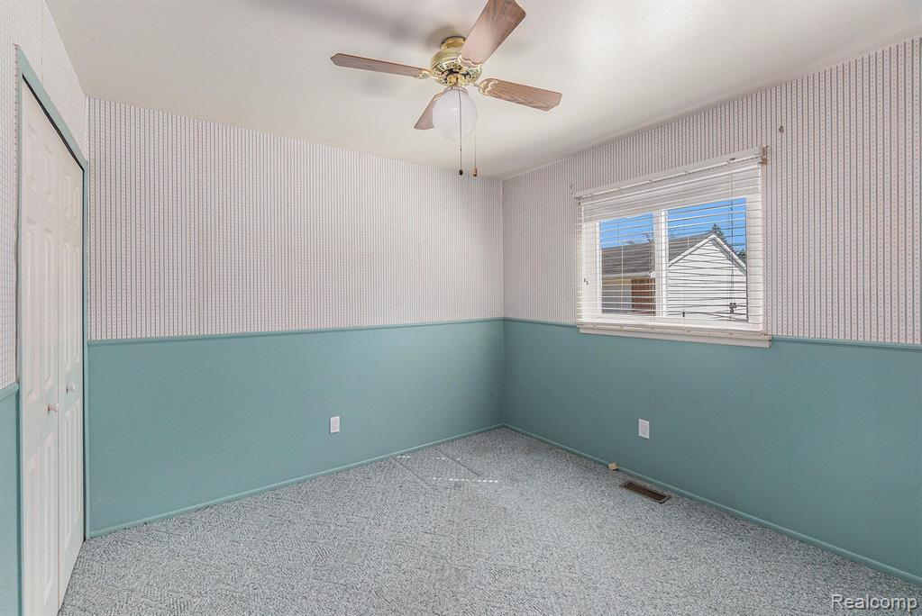 6338 GLASTONBURY Street, Westland, MI — Photo 19