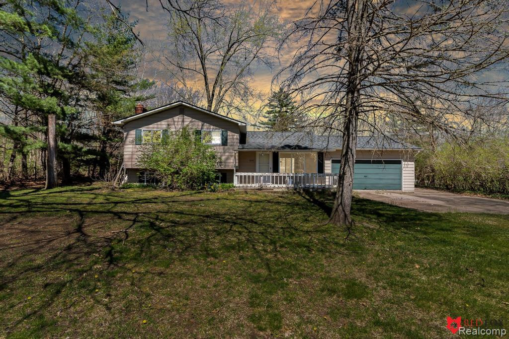 9062 VISTA DEL ARROYA Drive, Flushing, MI 48433 — front exterior