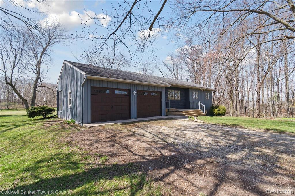 6525 LOMBARDY Drive, Chelsea, MI 48118 — Photo 2