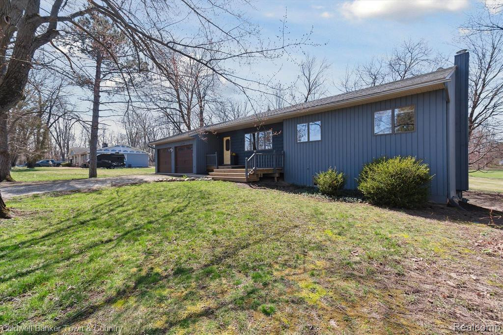 6525 LOMBARDY Drive, Chelsea, MI 48118 — Photo 4