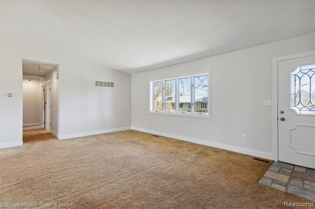 6525 LOMBARDY Drive, Chelsea, MI 48118 — Photo 8