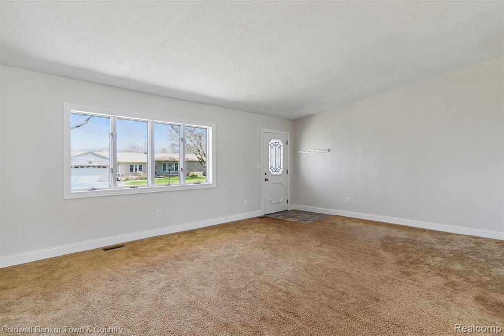6525 LOMBARDY Drive, Chelsea, MI 48118 — Photo 10