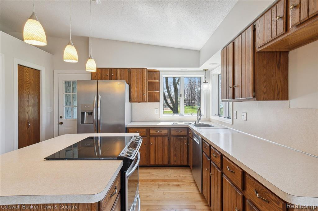 6525 LOMBARDY Drive, Chelsea, MI 48118 — Photo 14