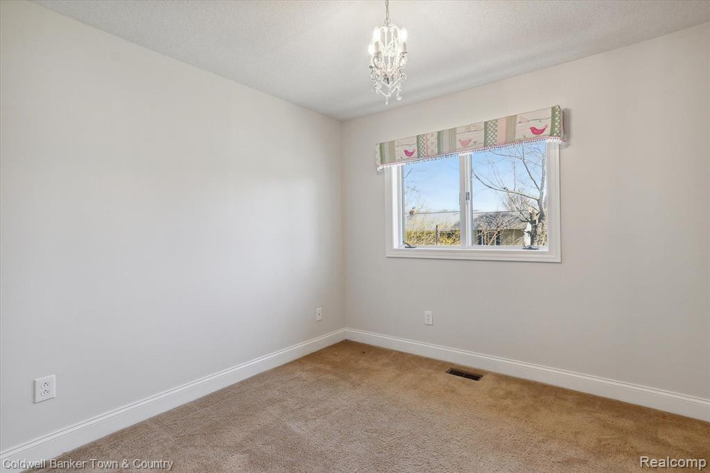 6525 LOMBARDY Drive, Chelsea, MI 48118 — Photo 27