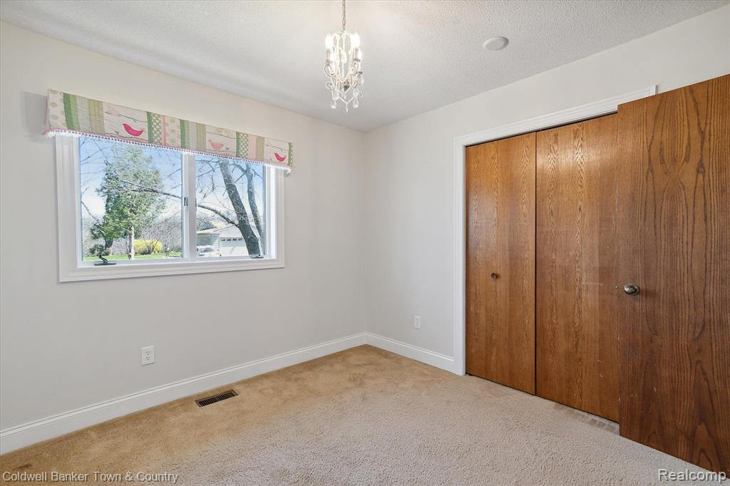 6525 LOMBARDY Drive, Chelsea, MI 48118 — Photo 28