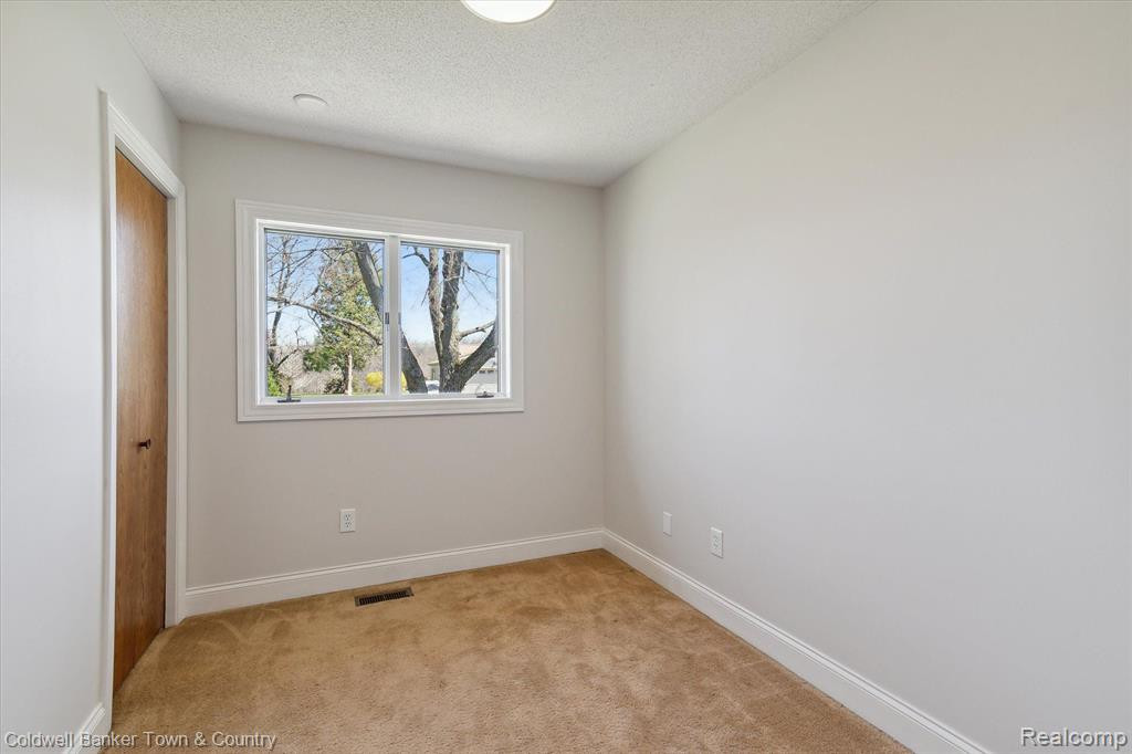 6525 LOMBARDY Drive, Chelsea, MI 48118 — Photo 30