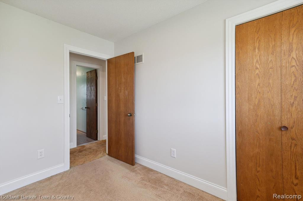6525 LOMBARDY Drive, Chelsea, MI 48118 — Photo 32