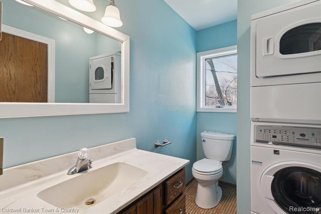 6525 LOMBARDY Drive, Chelsea, MI 48118 — Photo 33