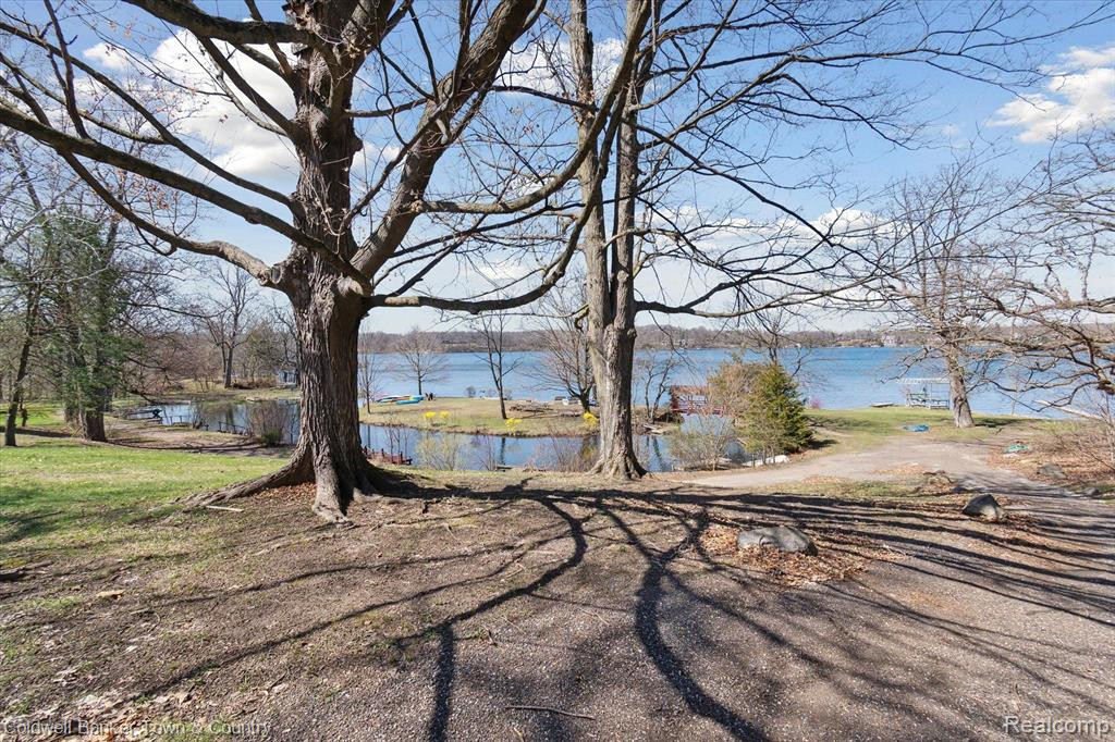 6525 LOMBARDY Drive, Chelsea, MI 48118 — Photo 63