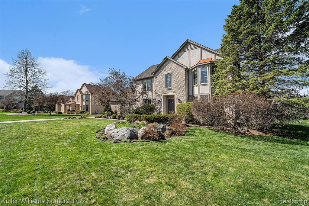 6644 HILL TOP Drive, Troy, MI 48098 — Photo 3